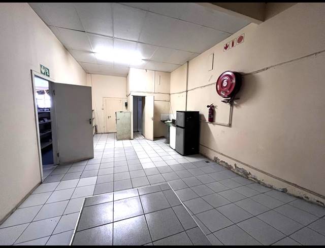 1,100M² RETAIL FOR SALE IN EAST LONDON CENTRAL